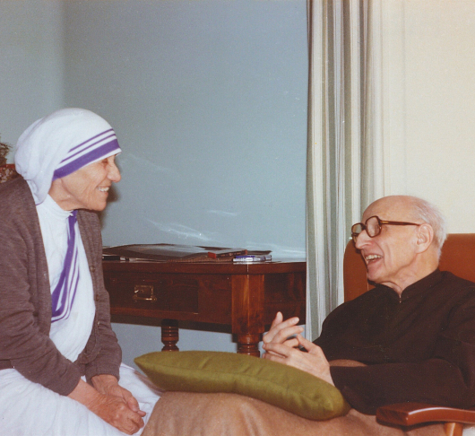 Moeder Theresa bezoekt generale overste van de jezuieten, pater Pedro Arrupe.