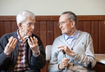 Bidden als levensroeping – hoe oudere jezuïeten de wereld blijven dragen in gebed
