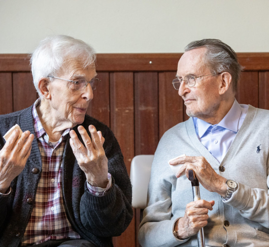 Bidden als levensroeping – hoe oudere jezuïeten de wereld blijven dragen in gebed